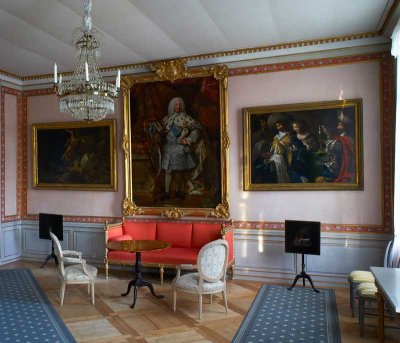 Museet I Svartå Slott beskriver platsens långa historia. Interiören är pietetsfullt restaurerad med sina rikliga målningar, dekorerade kakelugnar och sin gustavianska inredning med restaurerade originalgolv.
